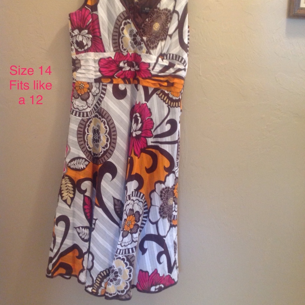 Dress - Picture 2 of 3